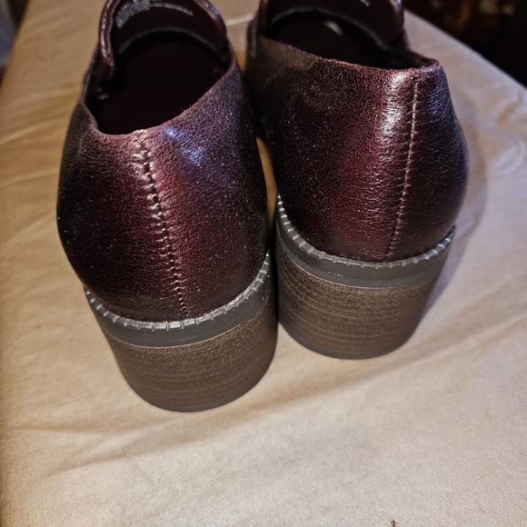 Baretraps Accord Penny Loafer in Eggplant color, women's size 8.5 - Picture 3 of 9